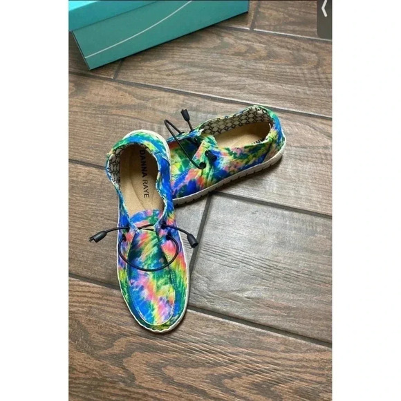 🌟 Danna Raye Tie Dye shoes 🌟 - Picture 2 of 5